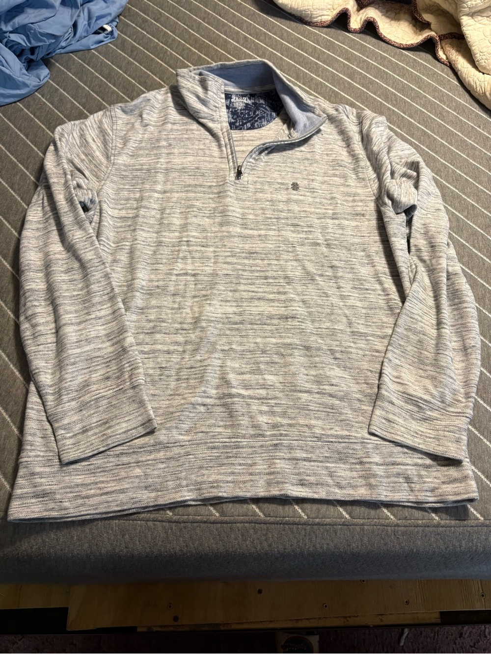 Izod Light Gray Printed Pullover
